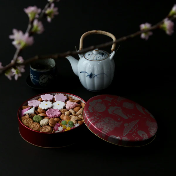🍬 銀座菊廼舎 冨貴寄（ふきよせ）桜色缶［風呂敷包み］銀座菊廼舎 冨貴寄 はるの実 70g